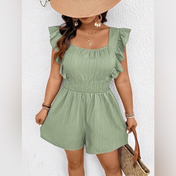 SHEIN Pants - Women’s green frenchy romper. Size 0XL. NWOT